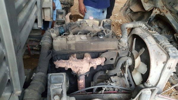 รถอีซูซุ 4 ล้อ NKR 88 แรงม้า. ปี 35.  สนใจติดต่อ  081 - 6079515