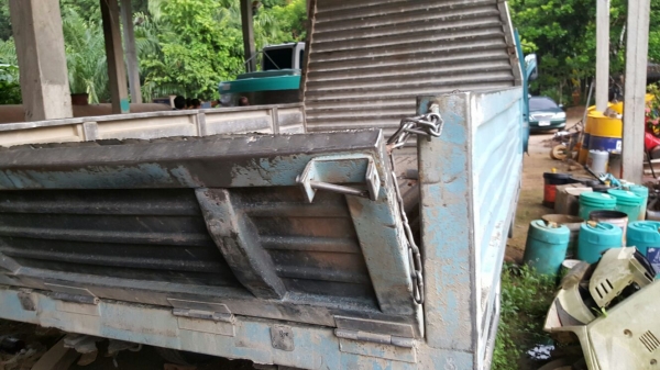 รถอีซูซุ 4 ล้อ NKR 88 แรงม้า. ปี 35.  สนใจติดต่อ  081 - 6079515