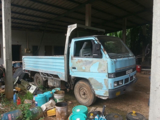 รถอีซูซุ 4 ล้อ NKR 88 แรงม้า. ปี 35.  สนใจติดต่อ  081 - 6079515