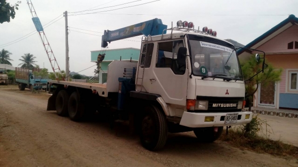 ขายด่วนรถสิบล้อ2เพลาหลงโบว์ติดเครน4.5ตันเครือง220แรงม้า