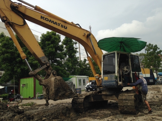 ขายรถแบ็คโฮ KOMATSU PC200-5