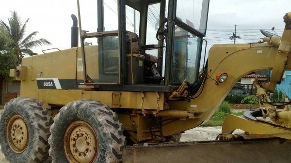 รถเกรด KOMATSU GD625A..เล่มทะเบียน..รถสวยพร้อมใช้..ขาย 1.45ล้านเอง...