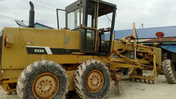 รถเกรด KOMATSU GD625A..เล่มทะเบียน..รถสวยพร้อมใช้..ขาย 1.45ล้านเอง...