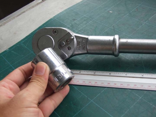 ด้ามฟรีขนาด 3/4" (6หุน) ของ TONE (Japan) No.471 มาพร้อมกับลูกบล็อคขนาด 30mm. (13/16")