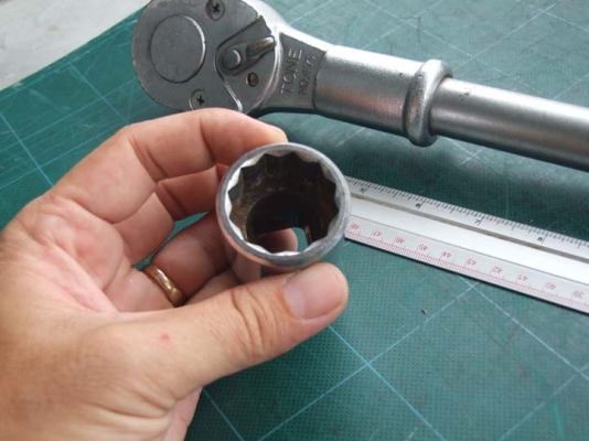 ด้ามฟรีขนาด 3/4" (6หุน) ของ TONE (Japan) No.471 มาพร้อมกับลูกบล็อคขนาด 30mm. (13/16")