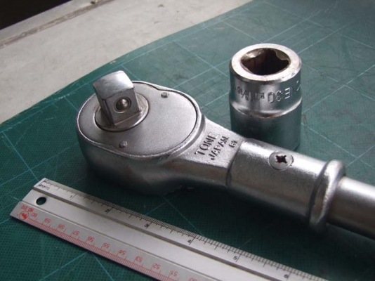 ด้ามฟรีขนาด 3/4" (6หุน) ของ TONE (Japan) No.471 มาพร้อมกับลูกบล็อคขนาด 30mm. (13/16")