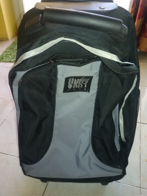 กระเป๋าเดินทางล้อเลื่อน