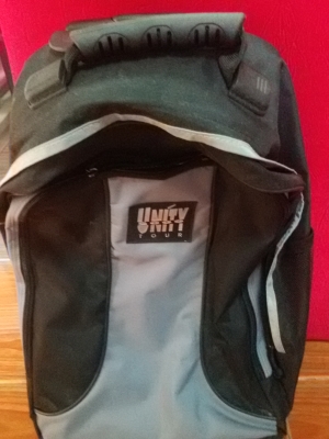 กระเป๋าเดินทางล้อเลื่อน