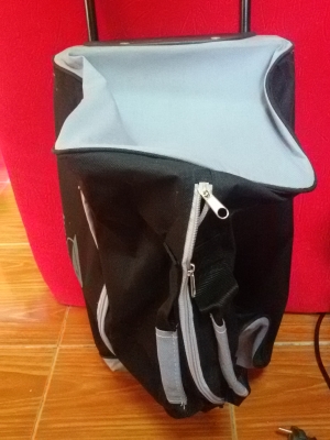 กระเป๋าเดินทางล้อเลื่อน