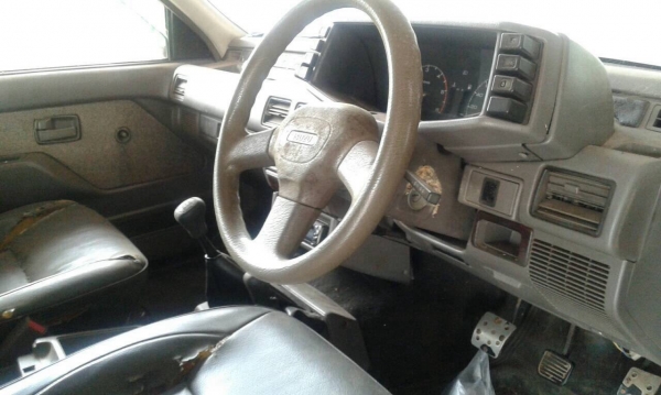 ขายรถแวน 4X4 ISUZU ปี 37 เครื่องดี 90 HP เกียร์ดี คัสซีสวยตลอดเส้น พวงมาลัยพาวเวอร์ แอร์ครบ ทะเบียนพร้อมโอนครับ