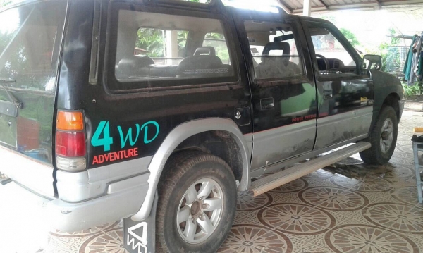 ขายรถแวน 4X4 ISUZU ปี 37 เครื่องดี 90 HP เกียร์ดี คัสซีสวยตลอดเส้น พวงมาลัยพาวเวอร์ แอร์ครบ ทะเบียนพร้อมโอนครับ