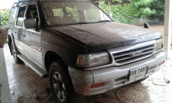 ขายรถแวน 4X4 ISUZU ปี 37 เครื่องดี 90 HP เกียร์ดี คัสซีสวยตลอดเส้น พวงมาลัยพาวเวอร์ แอร์ครบ ทะเบียนพร้อมโอนครับ