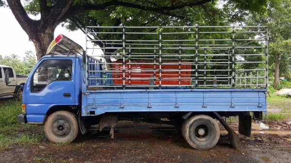 ขาย 6 ล้อ ISUZU APR กระบะยาว 5 เมตร เครื่อง 4HF1 120 แรงม้า คัสซีสวยตลอดเส้น ยางเต็ม คอกเหล็กพร้อมบรรทุก พวงมาลัยพาวเวอร์ ทะเบียนพร้อมโอนครับ