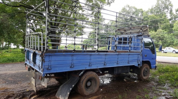 ขาย 6 ล้อ ISUZU APR กระบะยาว 5 เมตร เครื่อง 4HF1 120 แรงม้า คัสซีสวยตลอดเส้น ยางเต็ม คอกเหล็กพร้อมบรรทุก พวงมาลัยพาวเวอร์ ทะเบียนพร้อมโอนครับ