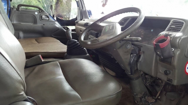 ขาย 6 ล้อ ISUZU APR กระบะยาว 5 เมตร เครื่อง 4HF1 120 แรงม้า คัสซีสวยตลอดเส้น ยางเต็ม คอกเหล็กพร้อมบรรทุก พวงมาลัยพาวเวอร์ ทะเบียนพร้อมโอนครับ