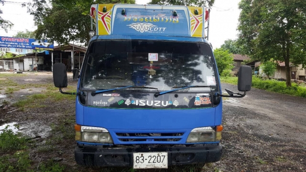ขาย 6 ล้อ ISUZU APR กระบะยาว 5 เมตร เครื่อง 4HF1 120 แรงม้า คัสซีสวยตลอดเส้น ยางเต็ม คอกเหล็กพร้อมบรรทุก พวงมาลัยพาวเวอร์ ทะเบียนพร้อมโอนครับ