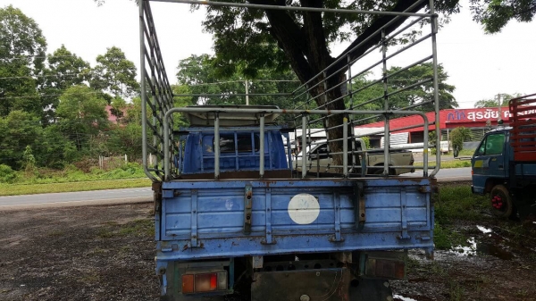 ขาย 6 ล้อ ISUZU APR กระบะยาว 5 เมตร เครื่อง 4HF1 120 แรงม้า คัสซีสวยตลอดเส้น ยางเต็ม คอกเหล็กพร้อมบรรทุก พวงมาลัยพาวเวอร์ ทะเบียนพร้อมโอนครับ