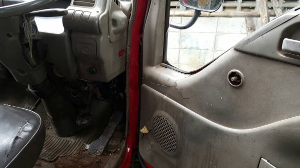 ขายรถบรรทุกตู้แห้ง 4 ล้อ ISUZU NKR ปี 43 เครื่อง 4JB1 88 แรงม้า คัสซีสวยตลอดเส้น รถพร้อมใช้ ทะเบียนพร้อมโอนครับ ราคาต่อรองได้