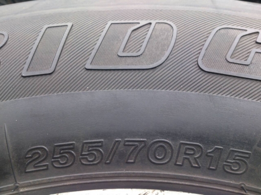 ขายแม็กTOYOTA 6รูขอบ15 พร้อมบริดสโตน 255/70R15 ยางปี10  จำนวน 1 ชุด 3900