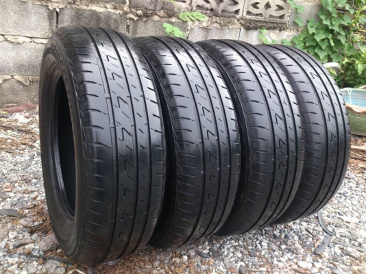 ขายยาง 205/65R15 Bridgestone Ecopia EP200 ยางสัปดาห์ที่49ปี13 ดอกยางเต็มนิ่มลึกสดเท่ากันไม่แตกลายไม่ร้าวไม่กินข้างไม่มีปะ สวยๆ จำนวน 1 ชุด