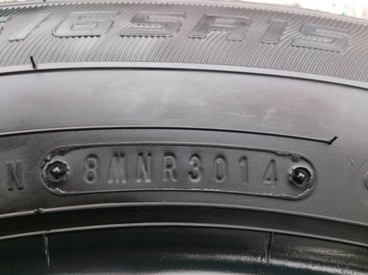 ขายยาง DUNLOP LM704  195/65R15 ยางสัปดาห์ที่30ปี14 ดอกยางเต็มลึกสดหนาเท่ากันไม่แตกลายไม่ร้าวไม่กินข้างไม่มีปะสวยมาก  จำนวน 1 ชุด