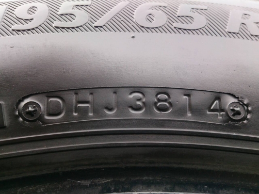ขายยาง 195/65R15 Bridgestone Ecopia EP200 ยางสัปดาห์ที่38ปี14 ดอกยางเต็มนิ่มลึกสดเท่ากันไม่แตกลายไม่ร้าวไม่กินข้างไม่มีปะสวยมาก จำนวน 1 ชุด