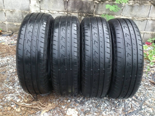 ขายยาง 195/65R15 Bridgestone Ecopia EP200 ยางสัปดาห์ที่38ปี14 ดอกยางเต็มนิ่มลึกสดเท่ากันไม่แตกลายไม่ร้าวไม่กินข้างไม่มีปะสวยมาก จำนวน 1 ชุด
