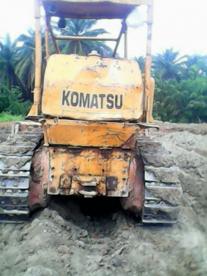 ขายรถแทรคเตอร์ KOMATSU D50A-15 ห้องเลี้ยวแห้ง ราคา 320000