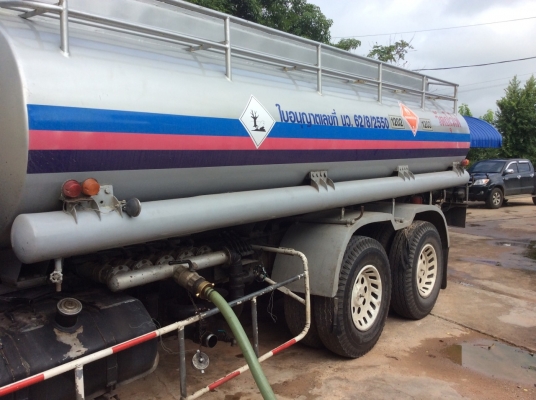 ขายรถสิบบรรทุกน้ำมัน HINO  227 แท้เครื่องเดิมเกียร์เดิมช่วงล่างZMยางสวย 2 เพลารถสวยพร้อมใช้เอาไปทำรถบรรทุกน้ำได้เลยเอกสารพร้อมโอนราคา700,000 090-772-3710 090-772-3708