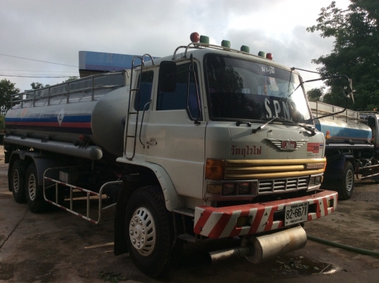 ขายรถสิบบรรทุกน้ำมัน HINO  227 แท้เครื่องเดิมเกียร์เดิมช่วงล่างZMยางสวย 2 เพลารถสวยพร้อมใช้เอาไปทำรถบรรทุกน้ำได้เลยเอกสารพร้อมโอนราคา700,000 090-772-3710 090-772-3708