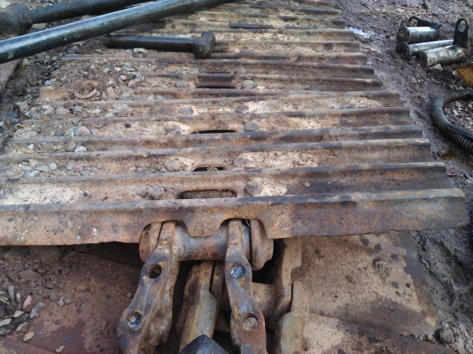 ขายโซ่แผ่นยาว 80 แผ่นไม่มีแตก บู๊ชมีสึก 1 ข้อครับ