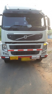 รถ VOLVO 10 ล้อ หัวลาก 400 แรงม้า. ปี 56.  ( รถวิ่ง 3xx,xxx กว่า กม. )    สนใจติดต่อ  081 - 6079515