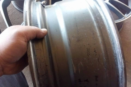 ขายล้อแม็ก japan monoblock 17"กว้าง 7" ใส่ได้ทั้ง 4x100 และ 4x114 ไม่คดไม่ดุ้ง มีริ้วรอยการเบียดเล็กน้อยหนึ่งวง ขายยกชุด 7000