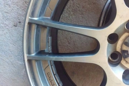 ขายล้อแม็ก japan monoblock 17"กว้าง 7" ใส่ได้ทั้ง 4x100 และ 4x114 ไม่คดไม่ดุ้ง มีริ้วรอยการเบียดเล็กน้อยหนึ่งวง ขายยกชุด 7000