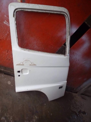 ประตูR.isuzu เมก้า 18500 บาท