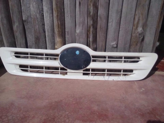 หน้ากระจัง.isuzu เมก้า 4500 บาท