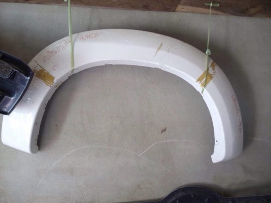 คิ้วล้อหลังR.vigo champ 1800 บาท