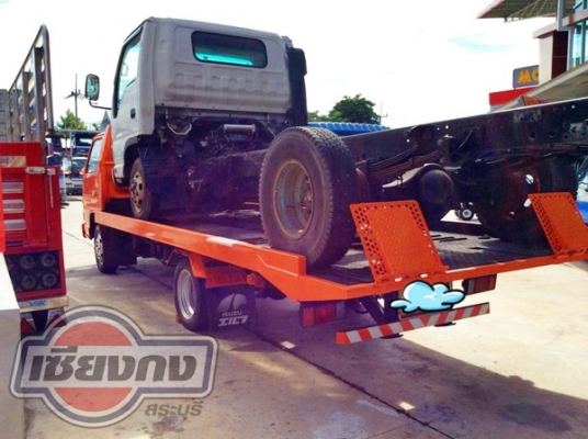 รถบรรทุก ISUZU NPR สีส้ม