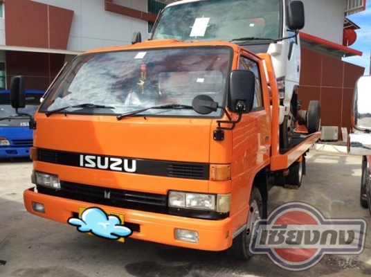 รถบรรทุก ISUZU NPR สีส้ม