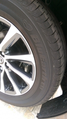 ยางรถยนต์ โยโกฮาม่า blue earth รุ่นE51 225 60 17 สภาพวิ่งไม่ถึง 100 กิโล