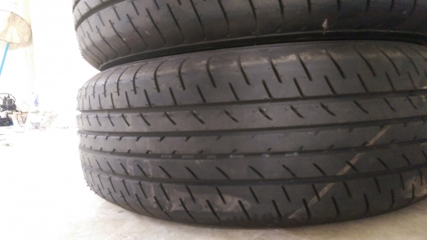 ยางรถยนต์ โยโกฮาม่า blue earth รุ่นE51 225 60 17 สภาพวิ่งไม่ถึง 100 กิโล ยางรถยนต์ โยโกฮาม่า blue earth รุ่นE51 225 60 17 สภาพวิ่งไม่ถึง 100 กิโล