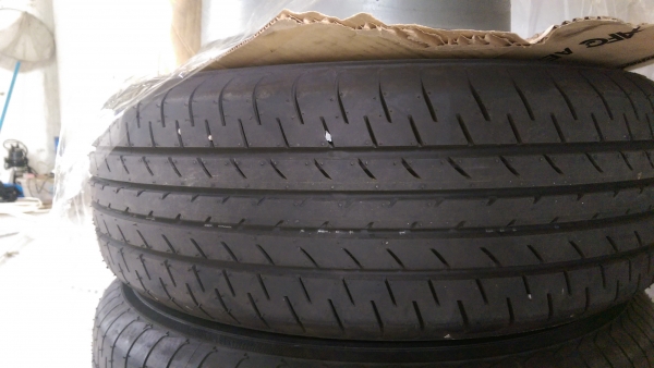 ยางรถยนต์ โยโกฮาม่า blue earth รุ่นE51 225 60 17 สภาพวิ่งไม่ถึง 100 กิโล ยางรถยนต์ โยโกฮาม่า blue earth รุ่นE51 225 60 17 สภาพวิ่งไม่ถึง 100 กิโล