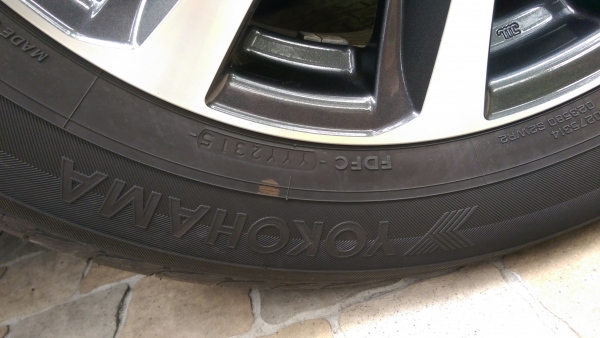 ยางรถยนต์ โยโกฮาม่า blue earth รุ่นE51 225 60 17 สภาพวิ่งไม่ถึง 100 กิโล ยางรถยนต์ โยโกฮาม่า blue earth รุ่นE51 225 60 17 สภาพวิ่งไม่ถึง 100 กิโล