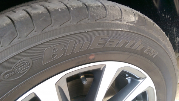 ยางรถยนต์ โยโกฮาม่า blue earth รุ่นE51 225 60 17 สภาพวิ่งไม่ถึง 100 กิโล ยางรถยนต์ โยโกฮาม่า blue earth รุ่นE51 225 60 17 สภาพวิ่งไม่ถึง 100 กิโล