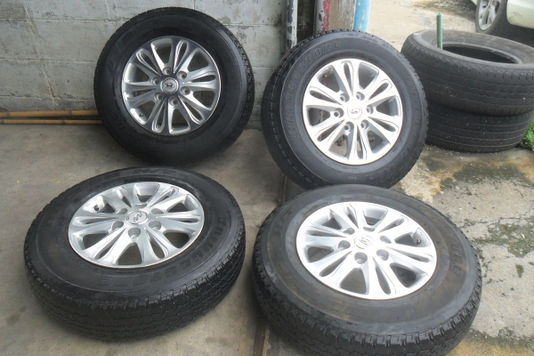 ล้อแม็ก16นิ้ว6รู ฮุนได พร้อมยาง สวยๆ 4 ล้อ ราคา 6900 บาท