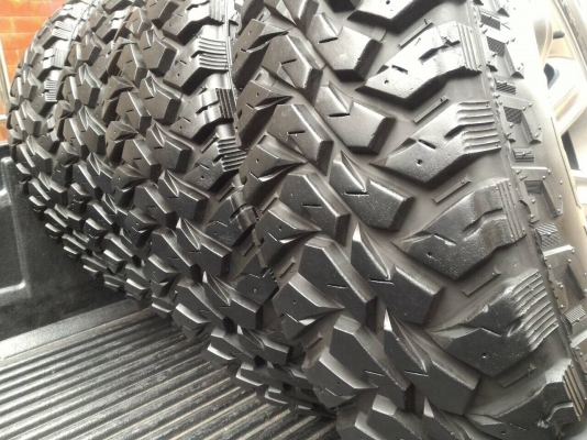 ล้อเล็บเหยี่ยวแท้ พร้อมยาง 235 x 85 x 16 MT ล้อเล็บเหยี่ยวแท้ พร้อมยาง 235 x 85 x 16 MT