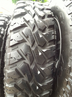 ล้อเล็บเหยี่ยวแท้ พร้อมยาง 235 x 85 x 16 MT ล้อเล็บเหยี่ยวแท้ พร้อมยาง 235 x 85 x 16 MT