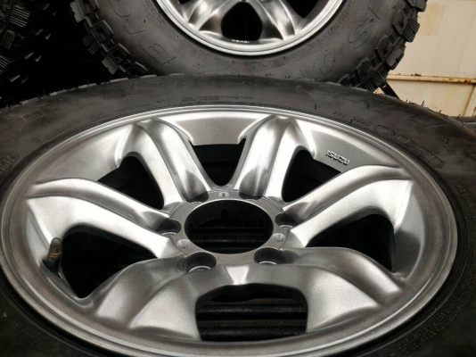 ล้อเล็บเหยี่ยวแท้ พร้อมยาง 235 x 85 x 16 MT ล้อเล็บเหยี่ยวแท้ พร้อมยาง 235 x 85 x 16 MT