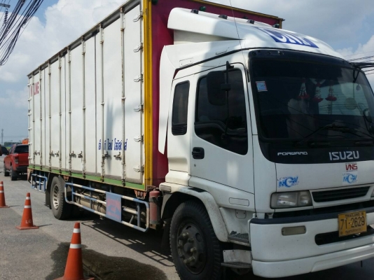 isuzu ตู้แห้ง 10 บาน ปี 2550