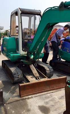 รถขุด KOMATSU 20 รุ่น 7E (คอลโทนน้ำมัน) รถเก่านอกแท้ 100\%  มีเอกสารพร้อม ติดต่อ 085-5632278 (ราคาต่อรองได้)